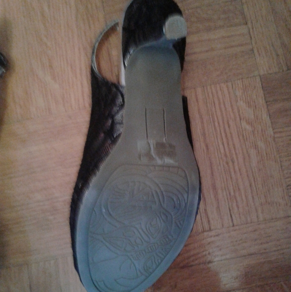 ❤GLOBO HEELS WITH LACE DETAIL - Picture 3 of 6